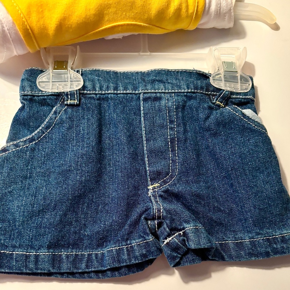 Disney  Minnie Mouse Girl's 2-Piece Perfect Picture Shorts & Graphic Tee Shirt - Picture 2 of 3